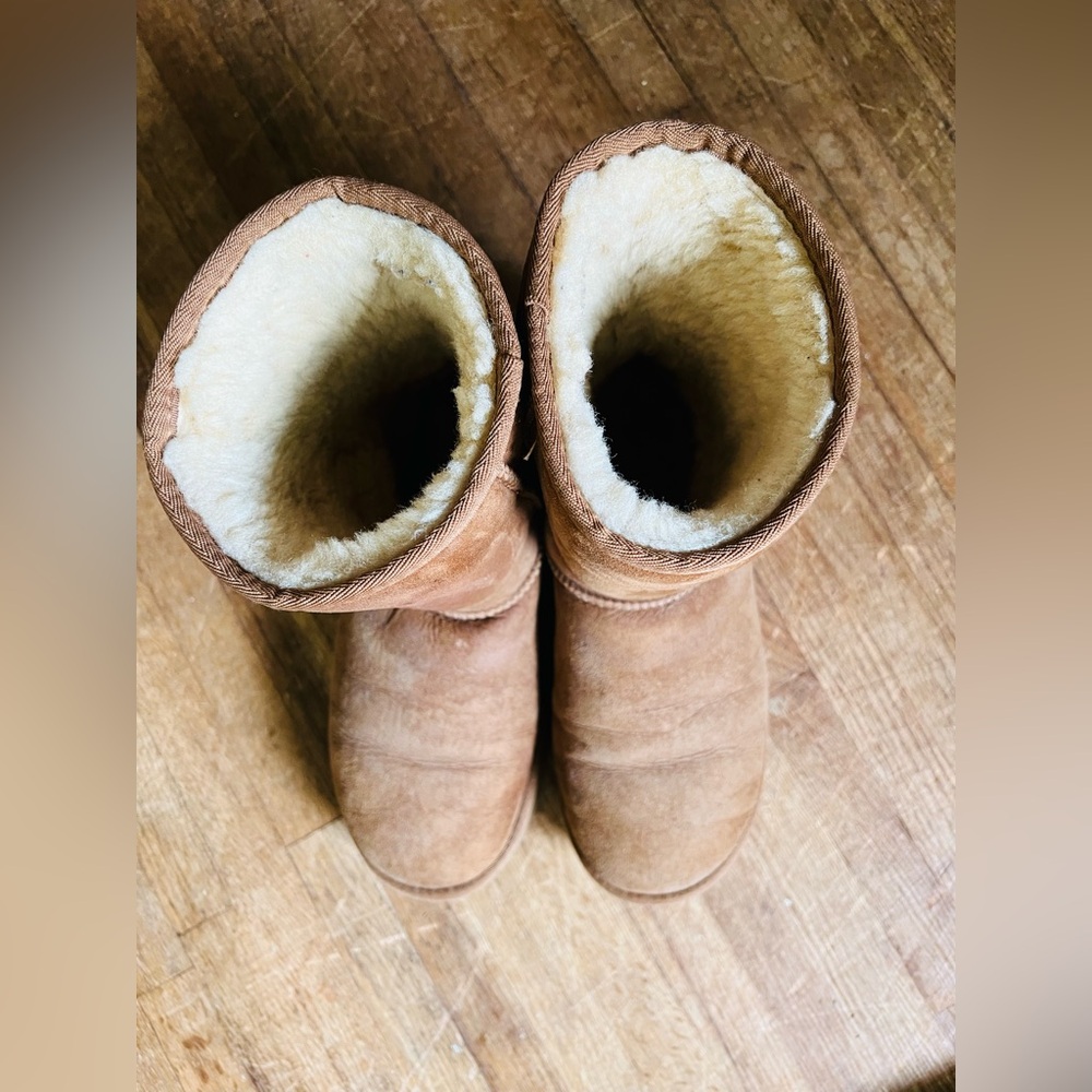 UGG CLASSIC BOOTS - Picture 3 of 5